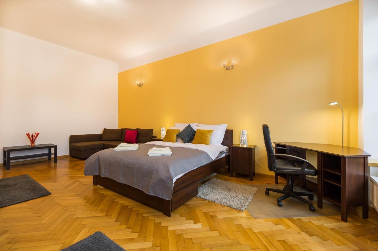 Council Square Estate Apartment *Bull'S Eye* Brașov Exterior foto